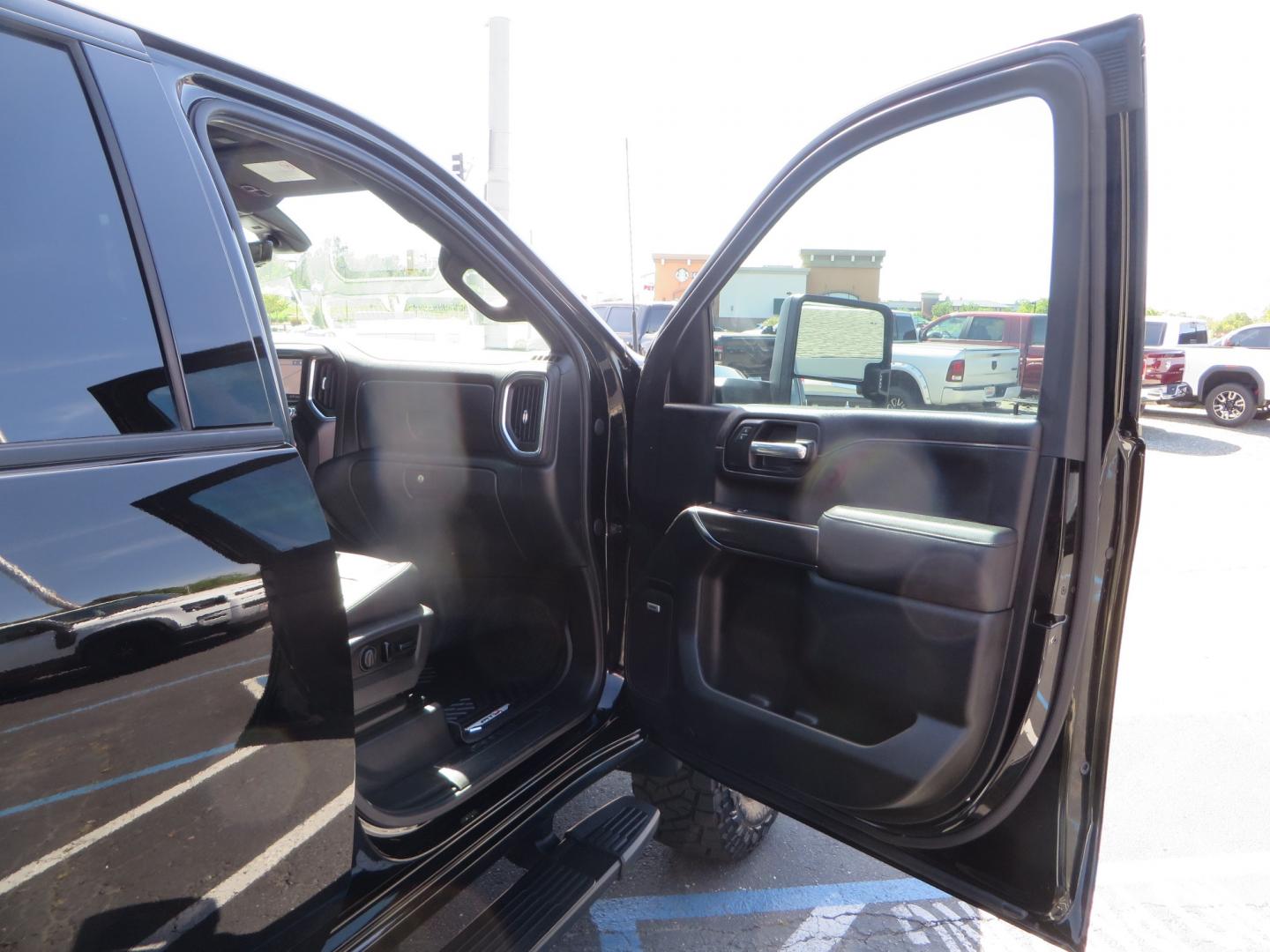 2020 BLACK /BLACK GMC Sierra 2500HD AT4 (1GT49PE76LF) with an 6.6L V8 engine, automatic transmission, located at 2630 Grass Valley Highway, Auburn, CA, 95603, (530) 508-5100, 38.937893, -121.095482 - Features a 3" BDS level kit with Fox shocks, 35" Toyo RT trail tires, 17" Method race wheels, JL audio Subwoofer, Window tint, and a power Tonneau cover. - Photo#37